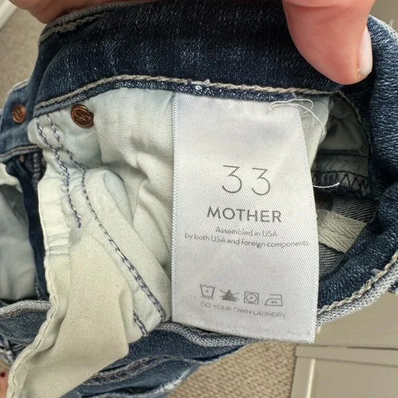 Mother jeans. 
The weekender. 
Flare leg. 
Worn a few times. - Picture 5 of 8